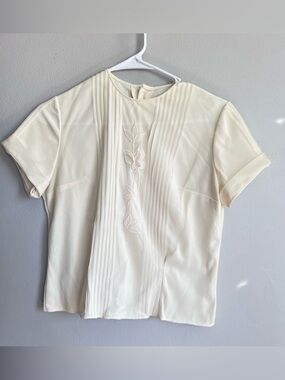 Vintage 70s Short Sleeve White Blouse with Applique Detail